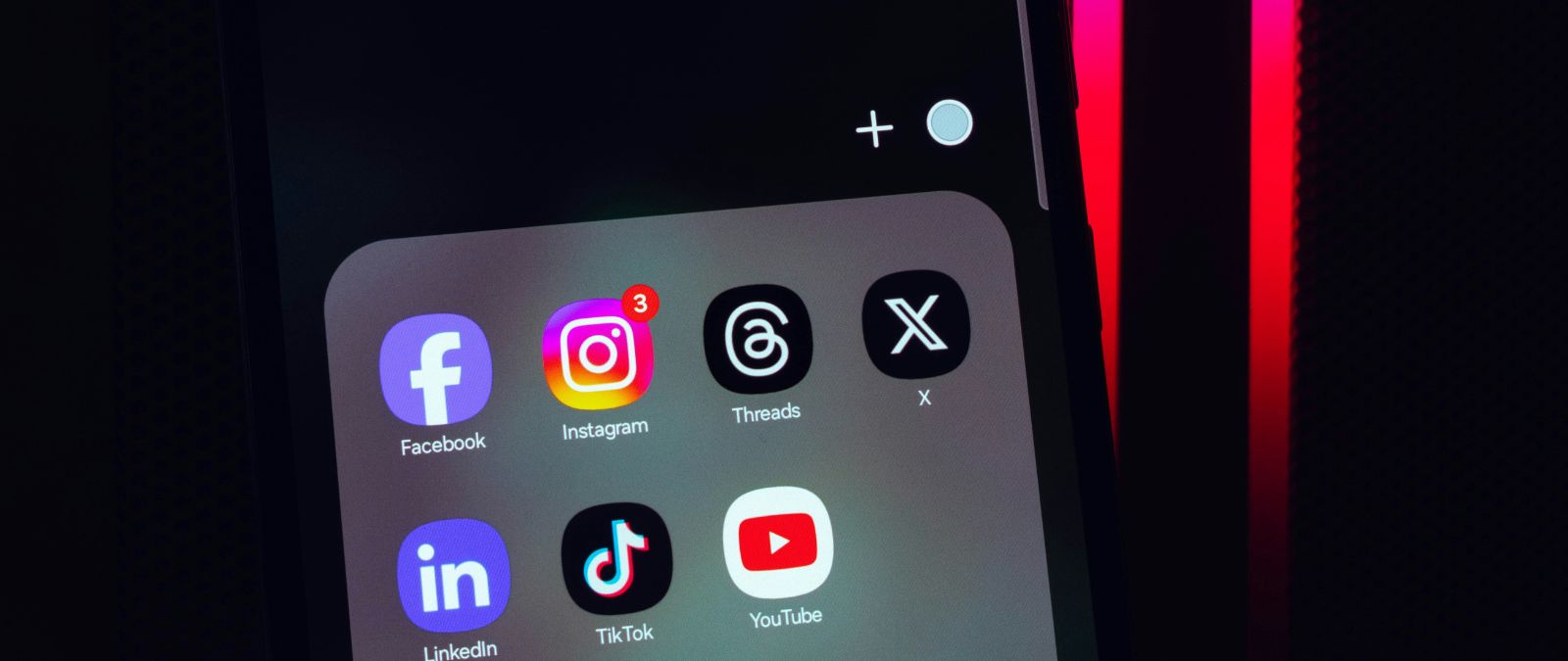 Redes sociales: cómo tu actividad en Facebook, Instagram y otras plataformas puede afectar tu estatus migratorio y consejos para protegerte